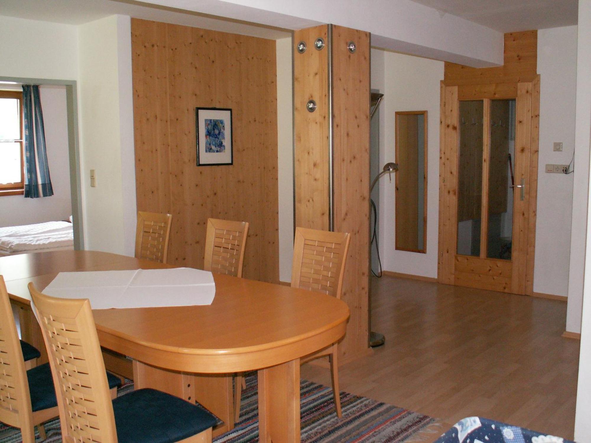 Haus Im Turm Apartment Бад Клайнкирххайм Екстериор снимка